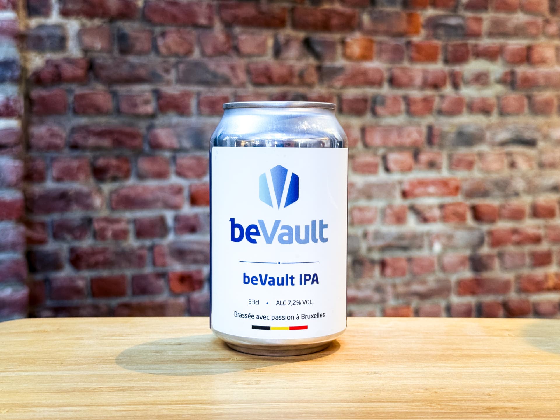 Canette de bière beVault IPA, brassée à Bruxelles
